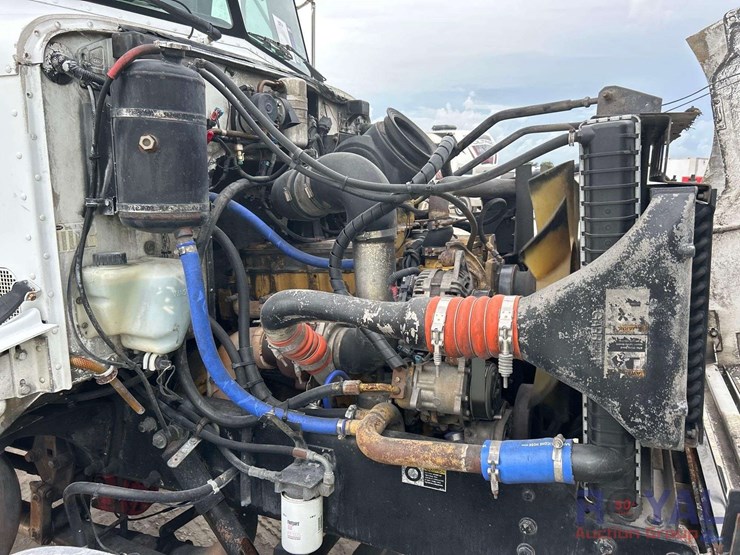 2003-peterbilt-330-image-10