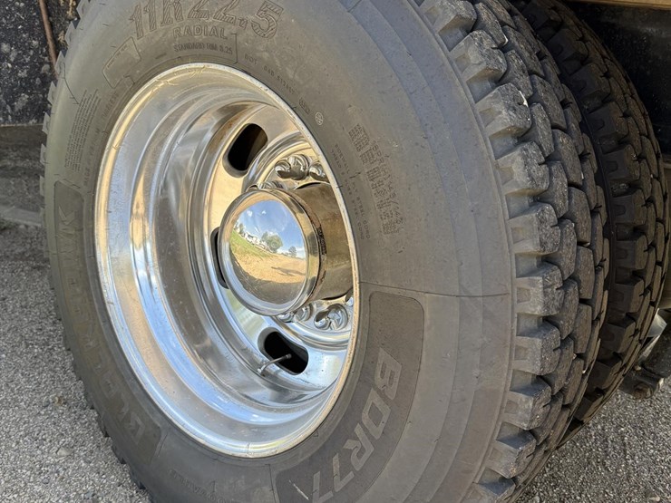 2005-kenworth-t300-image-15