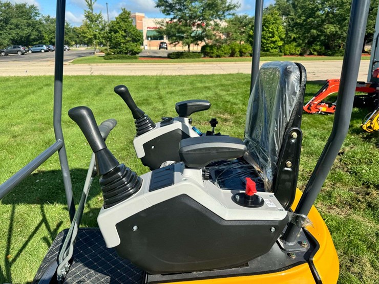 2025-cfg-industrial-xz20r-mini-excavator-...-unused-image-9