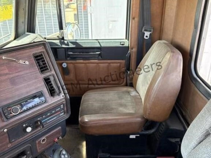 1998-freightliner-fld112-image-21