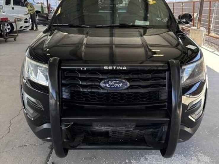 2016-ford-explorer-image-3