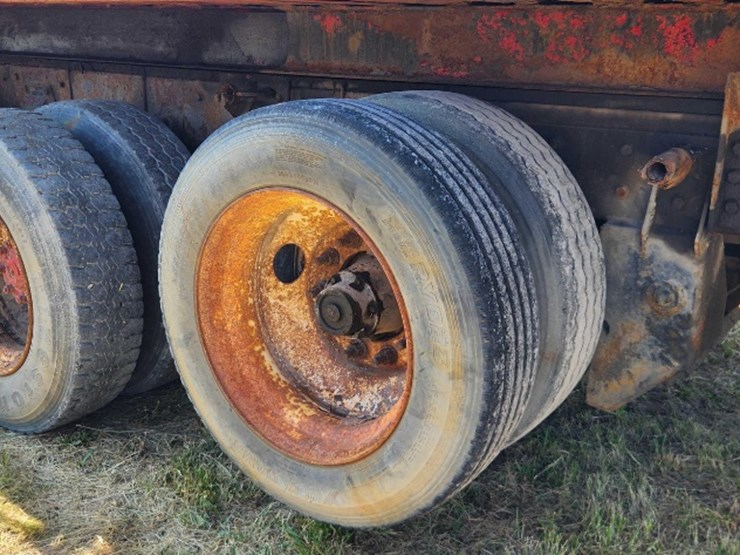 1986-peterbilt-359-image-34