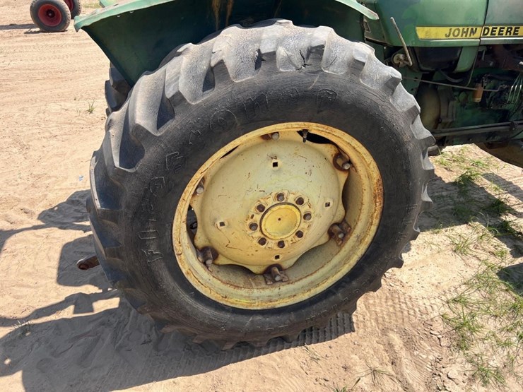 john-deere-1050-image-13