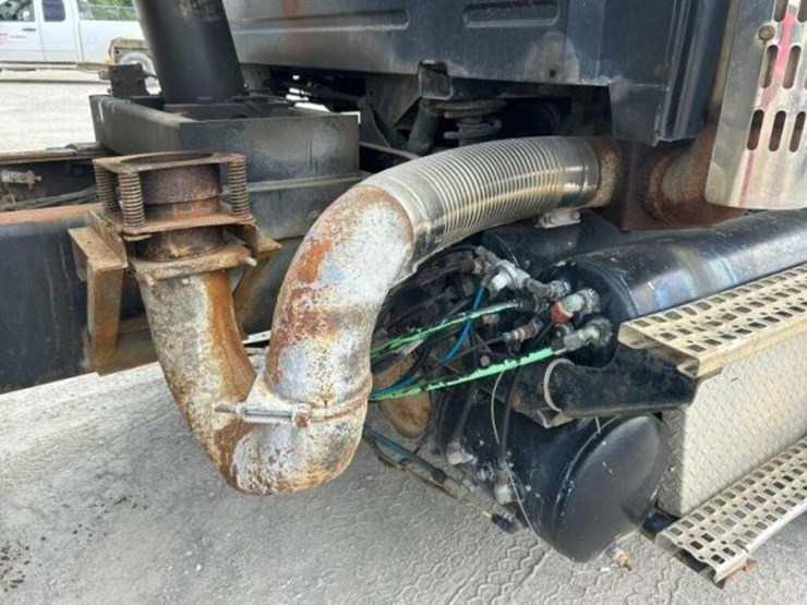 2005-volvo-tri/a-dump-truck-4v5k99gh55n391882-image-47