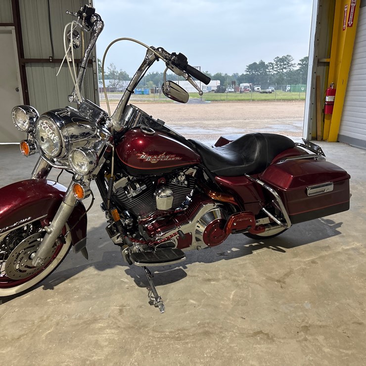 #113 • 2002 HARLEY ROADKING FLHRC