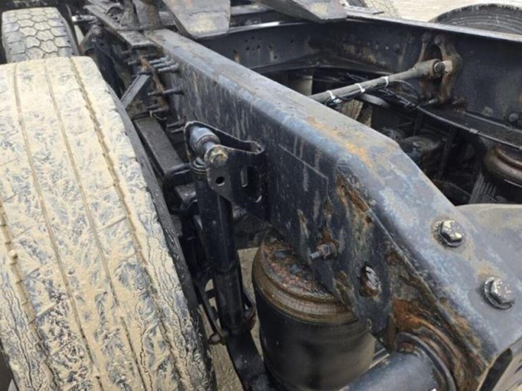 2012-volvo-d13-t/a-hiway-tractor---day-cab-4v4nc9e-image-15