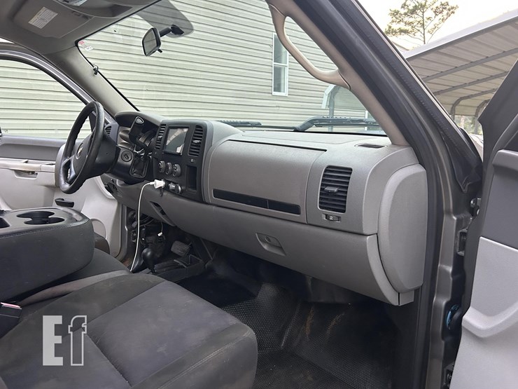 2012-chevrolet-2500hd-image-25