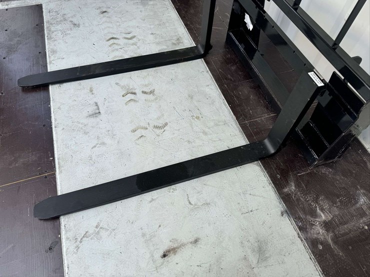 mower-king-sa-pallet-fork-attachment-image-3