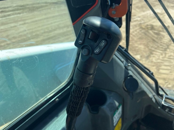 2021-bobcat-t66-image-29