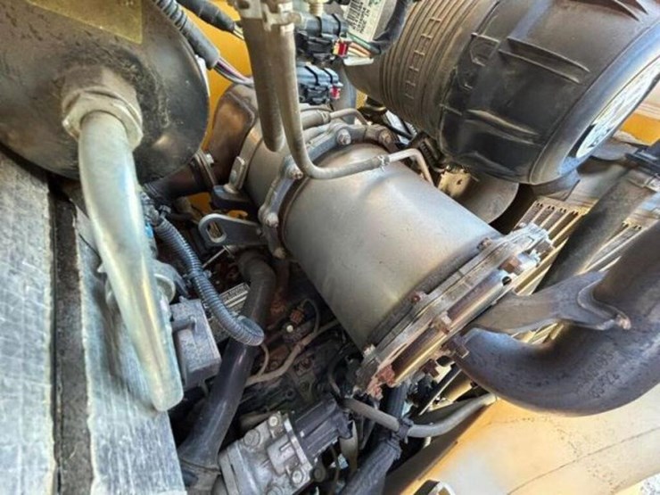 2022-deere-325g-image-23