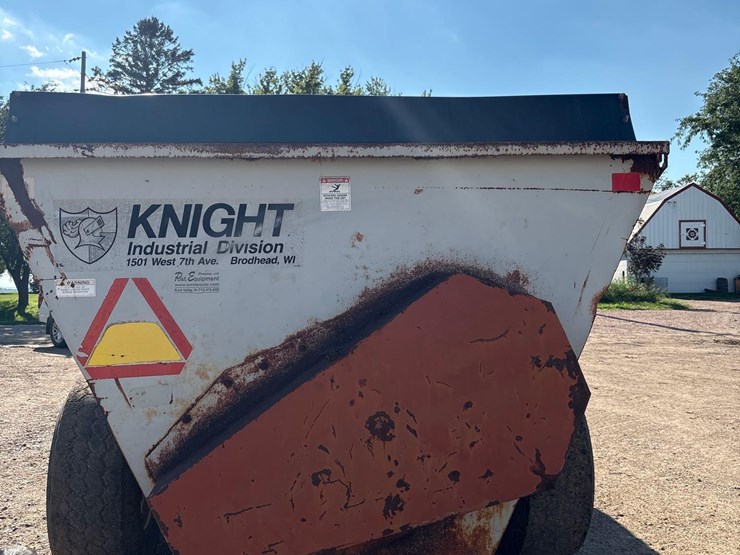 pro-twin-slinger-8030-manure-spreader-image-4