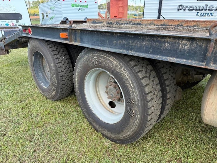1996-international-4900-flatbed-truck-image-4