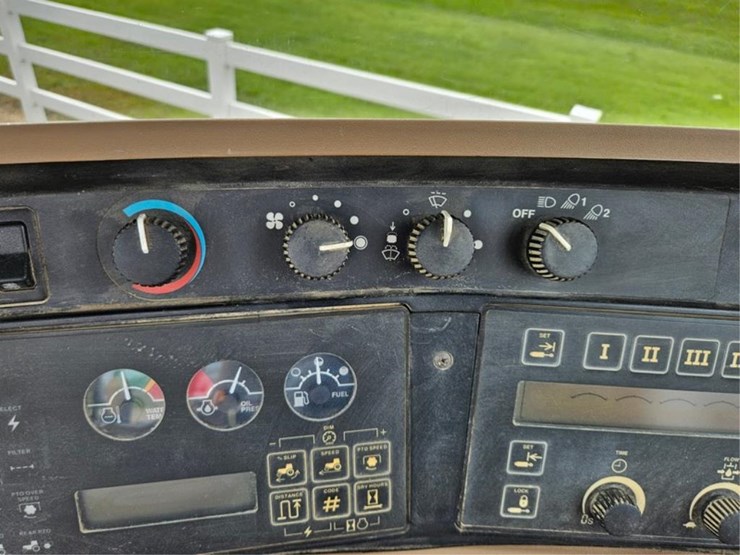 john-deere-8200-image-32