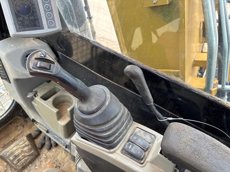 2017-caterpillar-307e2-image-35