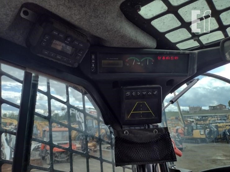 2020-deere-331g-image-7