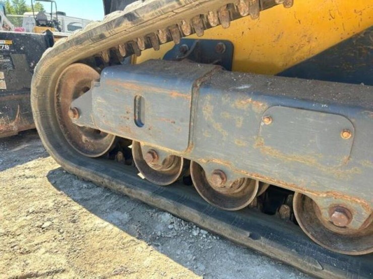 2022-deere-325g-image-38