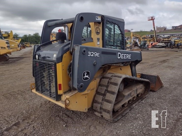 2015-deere-329e-image-38