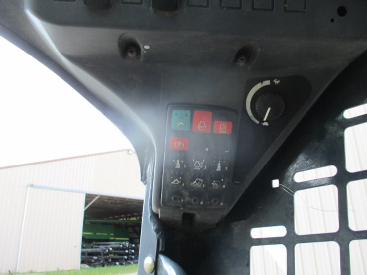 deere-318g-image-3