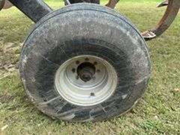 2011-case-ih-870-ecolo-tiger-disk-ripper-7-shank,-spring-loaded-shanks,-hyd.-front-discs,-image-19