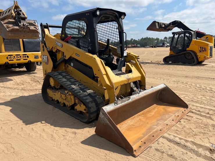2020-caterpillar-259d3-image-6
