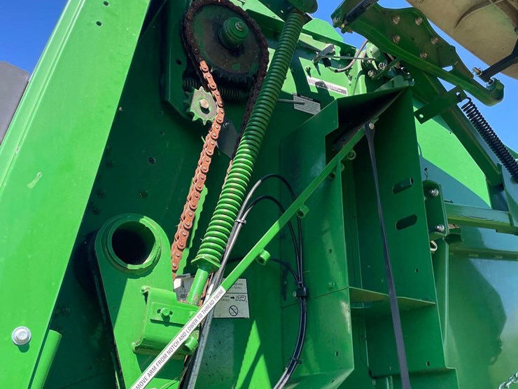 2017-john-deere-569-premium-image-33