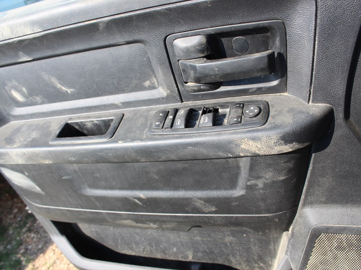 2015-dodge-1500-image-12