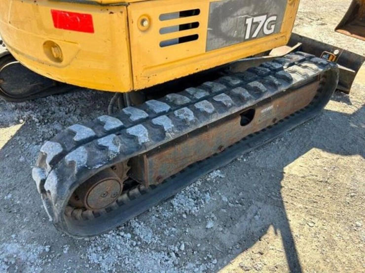 2015-deere-17g-image-32