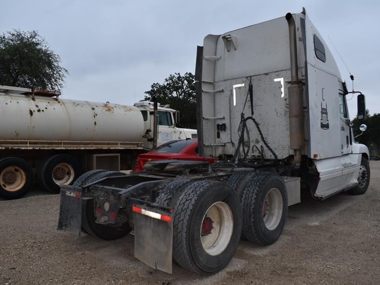 2006-freightliner-century-truck-(vin-#-1fujbbck36pu33831)-(showing-appx-62,-image-3