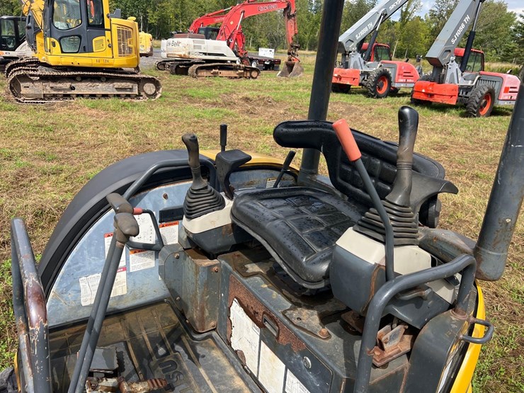 komatsu-pc35mr-2-image-18
