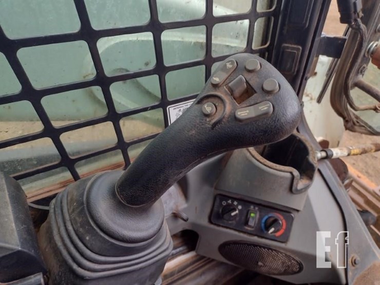 2020-bobcat-t595-image-10