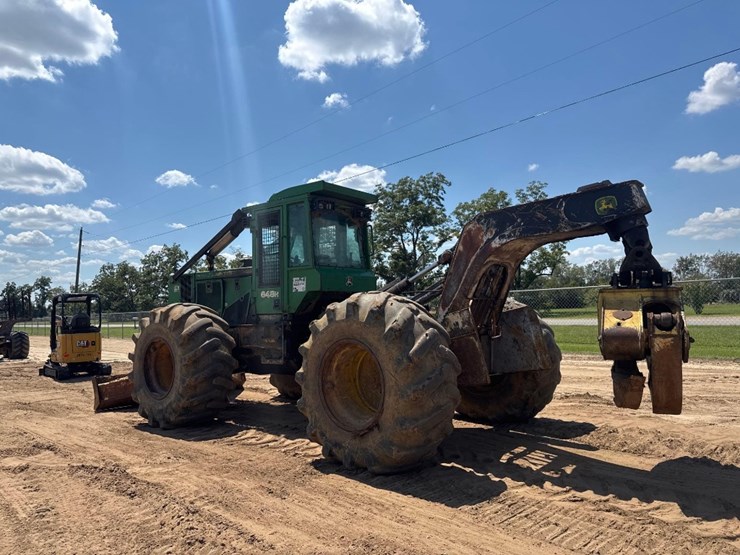 2010-deere-648h-image-8
