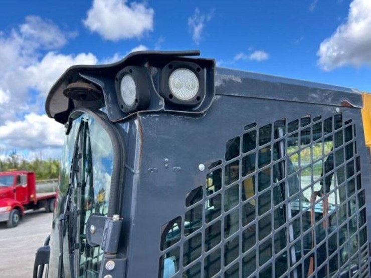 deere-331g-image-53