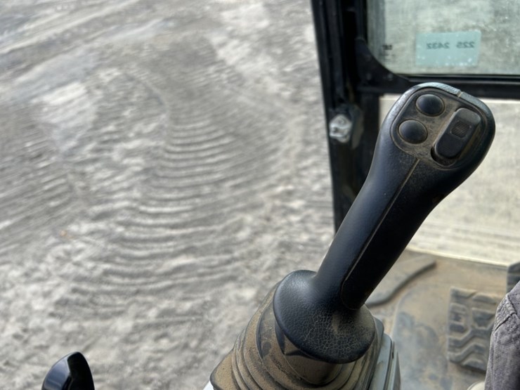2017-caterpillar-320fl-image-35