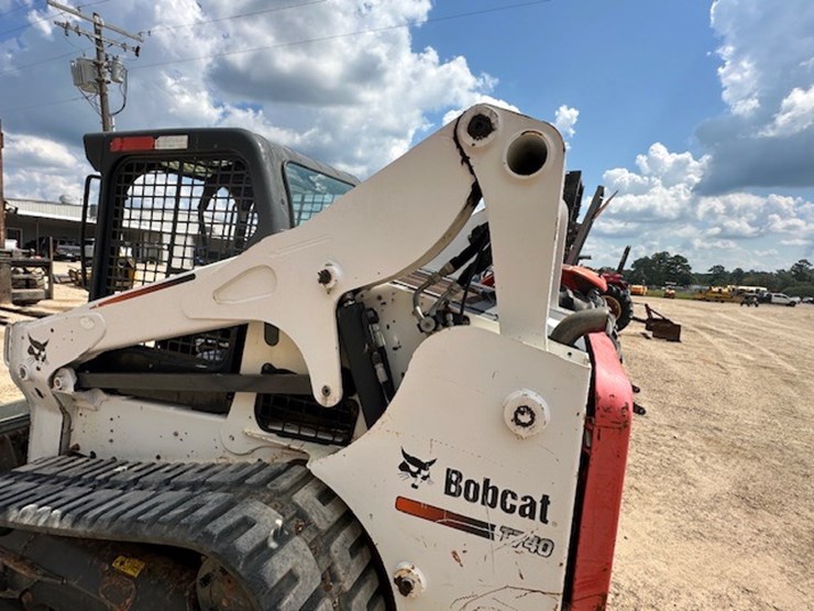 2016-bobcat-t740-image-10