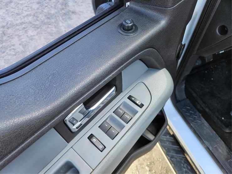 2012-ford-f150-xlt-image-24