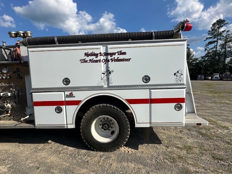 1983-ford-7000-image-5