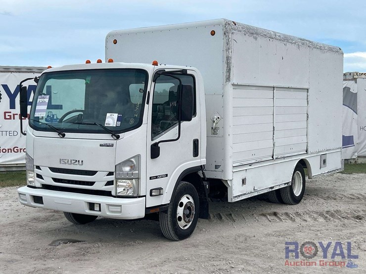 2016-isuzu-npr-image-1