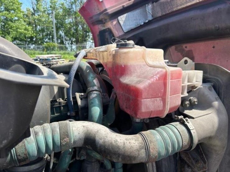 2015-volvo-t/a-hiway-tractor---sleeper-4v4nc9eh5fn-image-32
