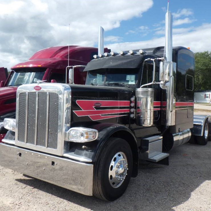 2023 PETERBILT 389