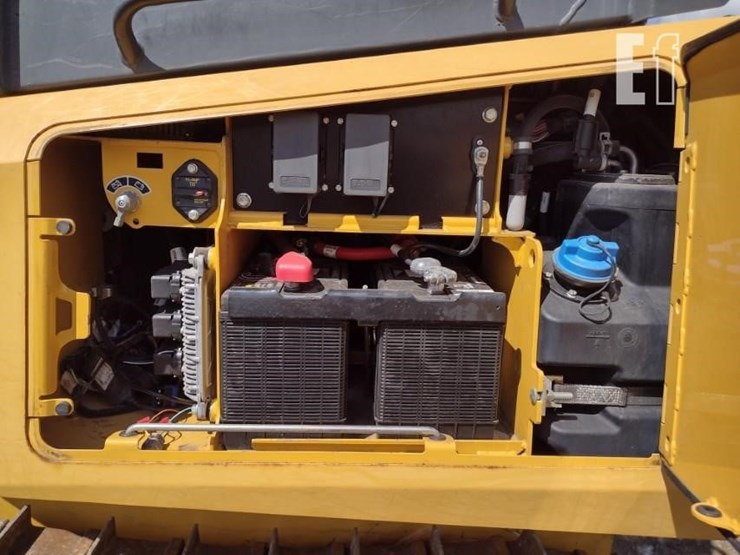 2022-deere-450k-image-41
