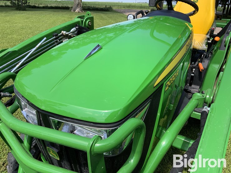 2023-john-deere-2032r-image-16