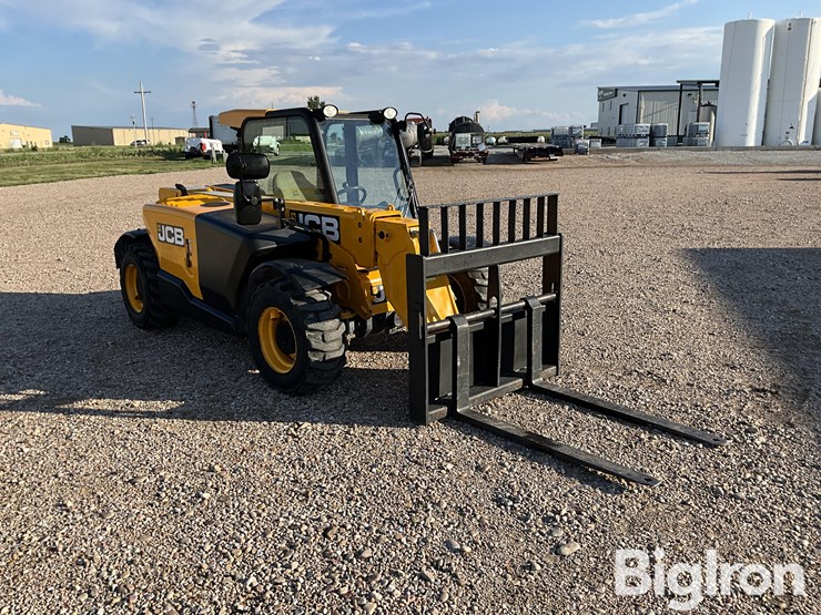 2017-jcb-525-60-image-3