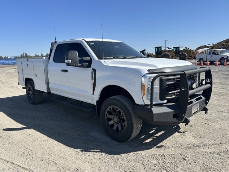 2023-ford-f250-xl-image-7