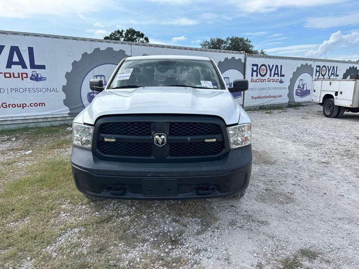 2019-ram-1500-classic-image-22