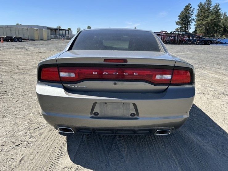 2011-dodge-charger-sedan-image-4