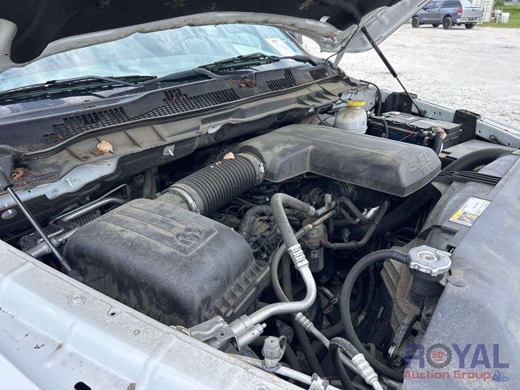 2020-ram-1500-classic-image-9