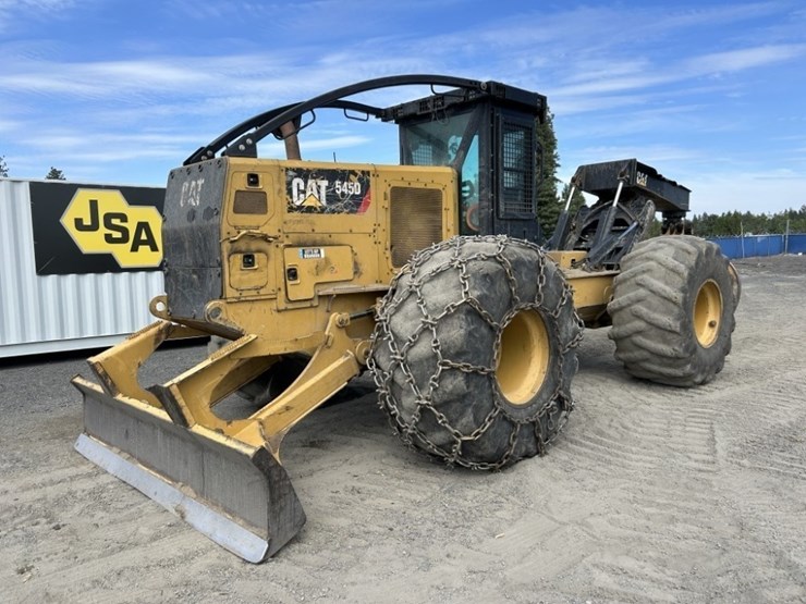 2016-caterpillar-545d-image-1
