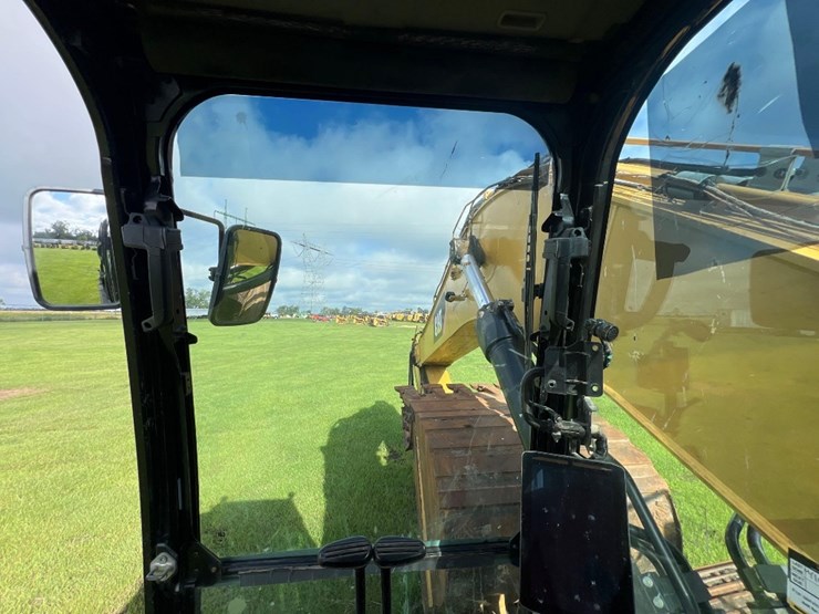 2019-caterpillar-336-image-42