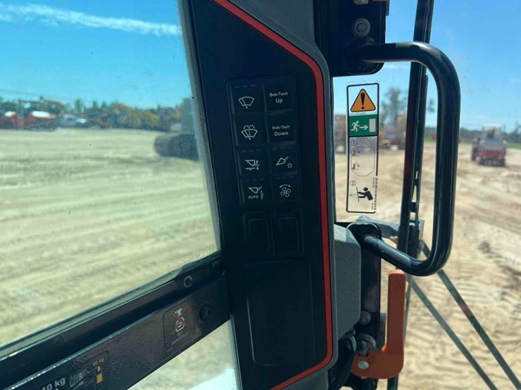 2021-bobcat-t66-image-31
