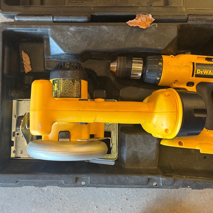 #44 • DEWALT 18v COMBO SET DRILL AND SKILL SAW
